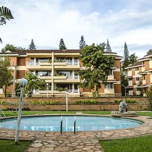  Apartment Golf Course
